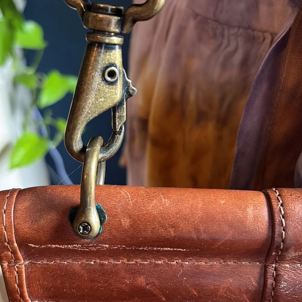 Vintage Wilsons, cognac leather messenger bag. - Picture 6 of 16